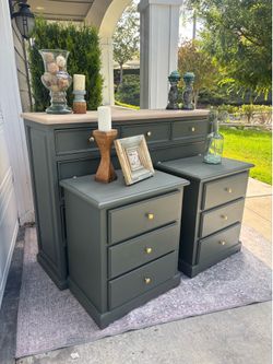 REFINISHED 9 DRAWER DRESSER& 2 NIGHTSTANDS