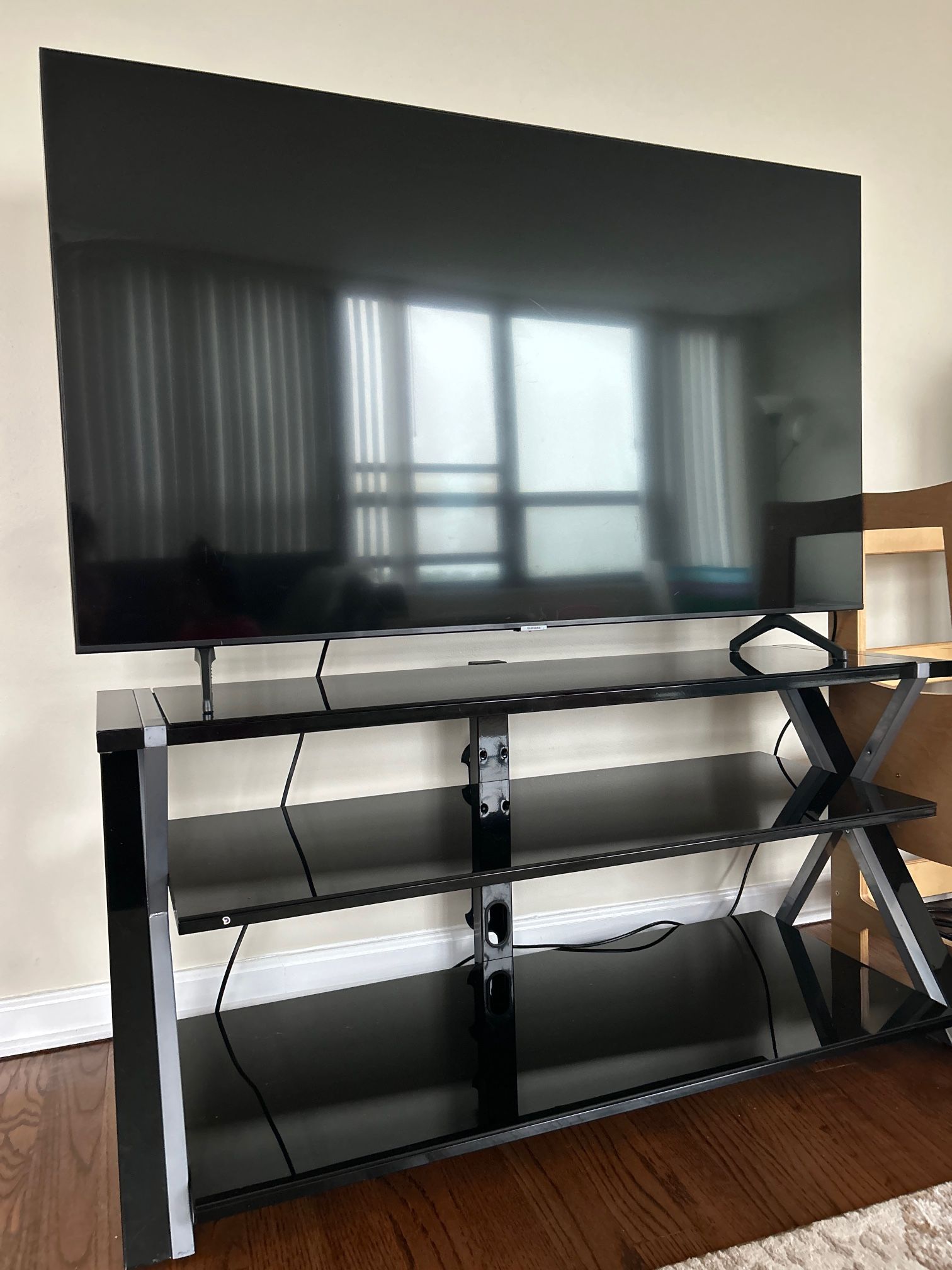 Tv Stand + Tv(note: Does Not Work)