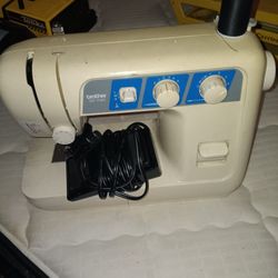 BROTHER SEWING MACHINE IN WORKING CONDITION .