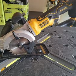 DEWALT

ATOMIC 20V MAX Cordless Brushless 4-1/2 in. Circular Saw (Tool Only)
