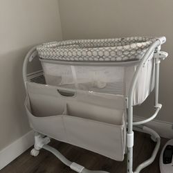 Baby Crib. Cuna De Bebè