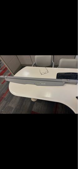 Retractable cargo cover