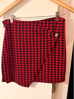 Black and red skirt size L