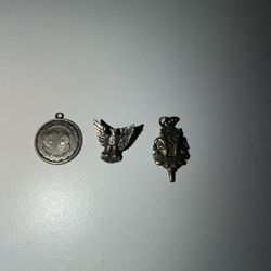 Lot of 3 VINTAGE STERLING SILVER PIECES 2 pendants & 1 pin  8.04 grams of silver