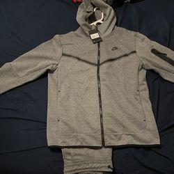 Nike tech full track suit