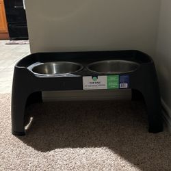 Dog Feeder 