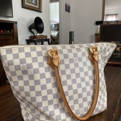 Louis Vuitton Purse