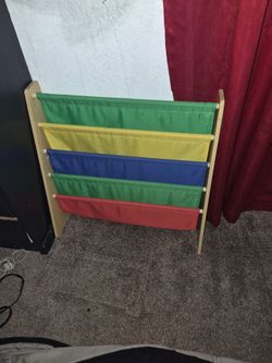 Kids book organizer