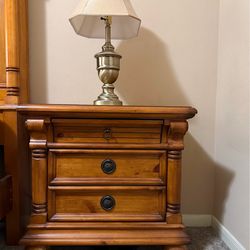 Wood Bedroom Set 5pc: Bed, Dresser w/ Mirror & Nightstand, Brown