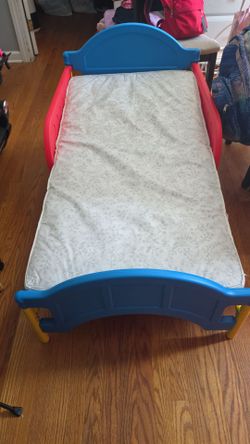 Toddler bed with mattress