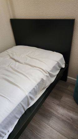 Matress and Full size bed frame, very good condition