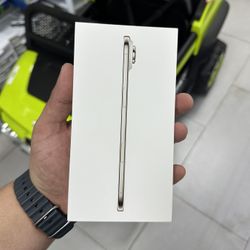 iPhone Air 256GB Unlocked! Finance For $50 Down Payment!!