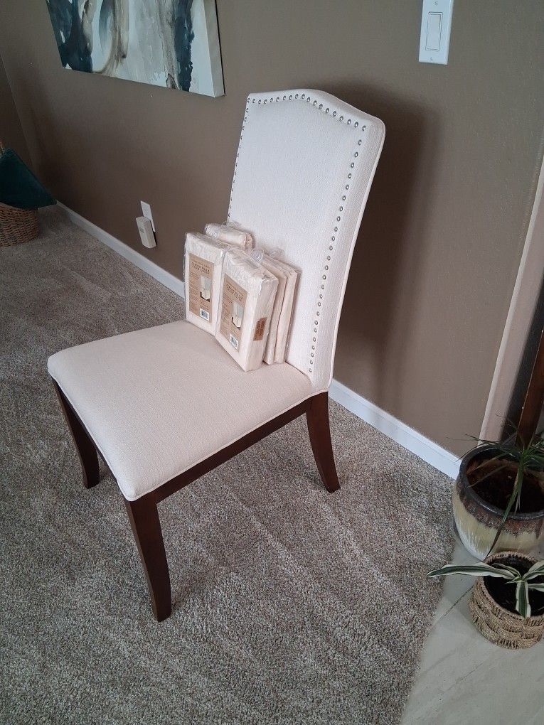 Set Of 4 New Beautiful Chair Covers 