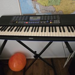 Used Yamaha PSR 190 keyboard With Stand