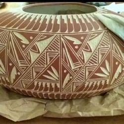 ÷<+>÷ Vintage Signed Native American Pottery ÷<+>÷