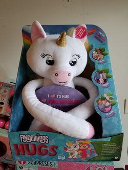 Fingerlings Hugs Gigi