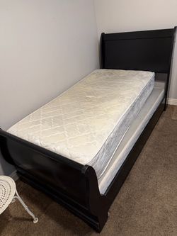 Sleigh bed Twin