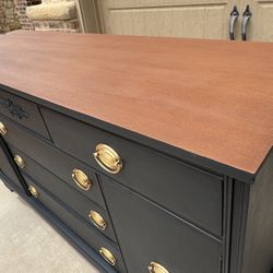 Beautiful Bassett Wood 5 Drawers Dresser  60x35x19 In. Westside