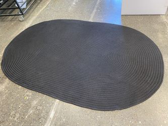 Black 5×8 Oval Braided Area Rug