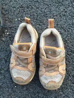 Boys Striderite size 7.5 w