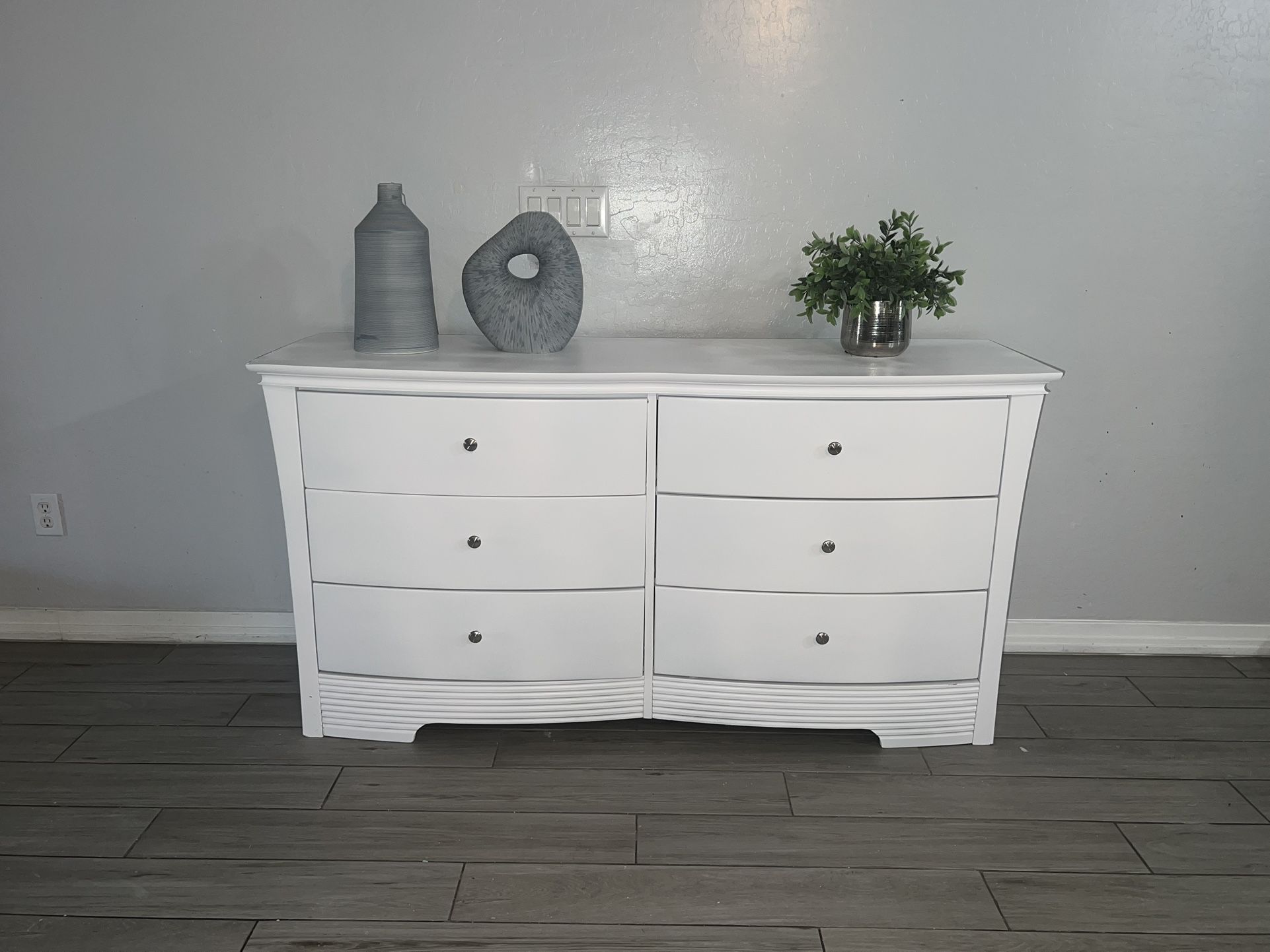White 6 Drawer Dresser