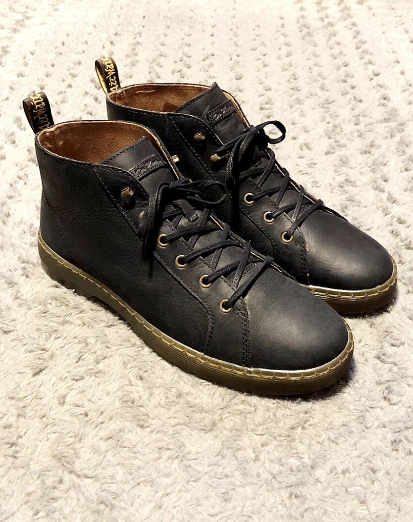 Men’s Dr. Martens Coburg boot paid $158 size 11 like new only worn twice no signs of wear! Dr. Martens Coburg Wyoming boot. Excellent condition!