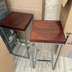 Set of 2 bar stools in modern style.