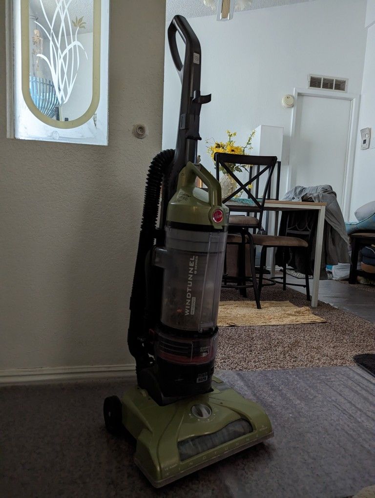 Hoover UH70120 Vacuum! Works Great! Low Price?