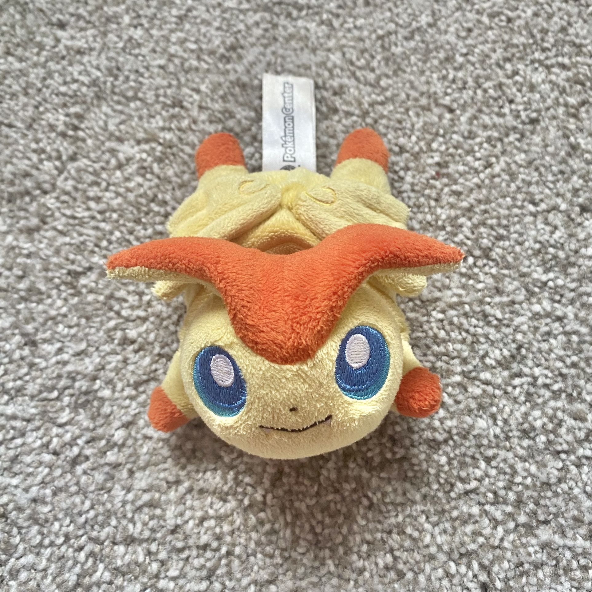 Victini Kuttari Pokémon Center Stuffed Plush