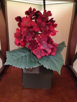 Home Decor Faux Flowers in Vase