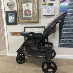 Three wheel stroller