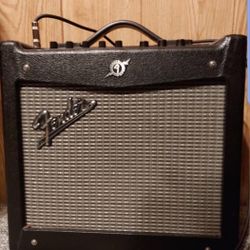 Fender Mustang I V.2 20-Watt 1x8" Modeling Guitar Combo -