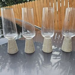 🥂 Set of 4 Glam Champagne Flutes – Rhinestone Base – $25