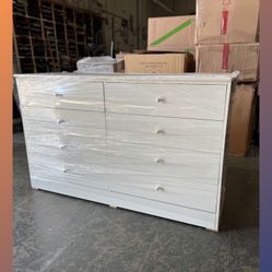 Dresser / Eight drawers dresser
