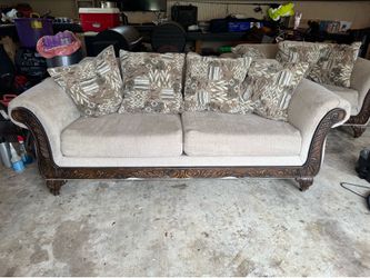 Matching Sofa & Loveseat Set – Great Condition
