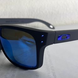 Oakley Holbrook Sunglasses New In Box