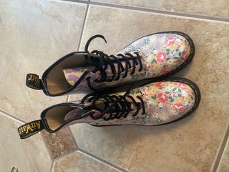 Dr. Martens - women’s size US 10