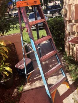 6’ fiberglass ladders