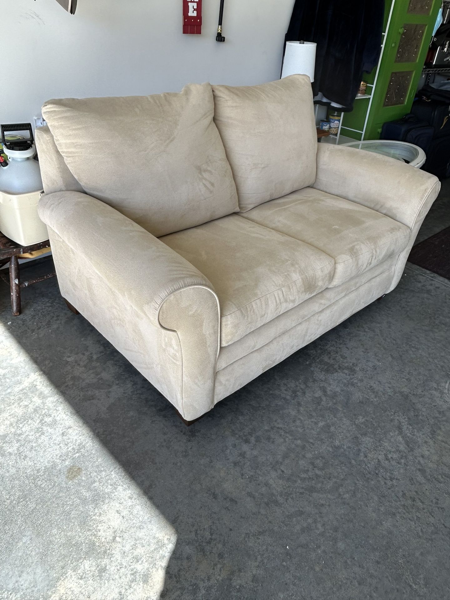 Lazy Boy Loveseat 62” Long for Sale in Winstonsalem, NC OfferUp