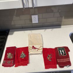 Various Christmas hand towels-5 count 