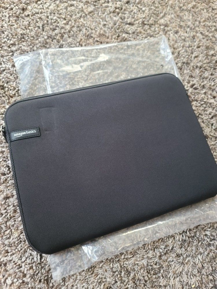 Laptop Bag (Amazon Basics)