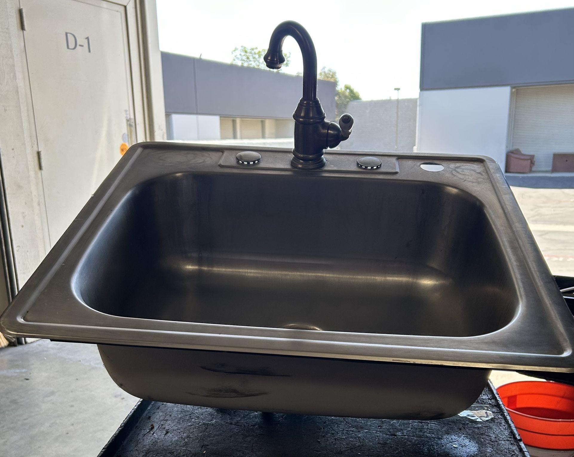  Stainless sink 