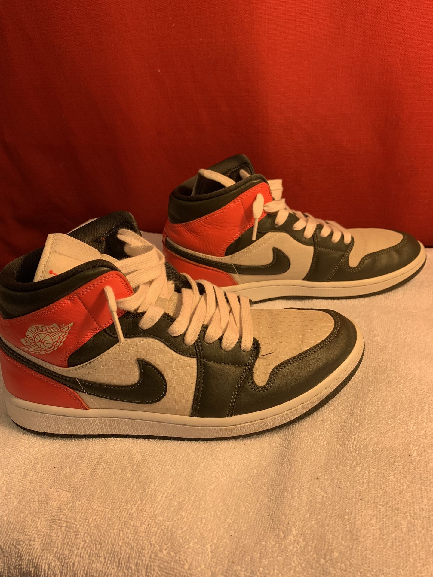 Air Jordan 1 Mid “Newsprint”