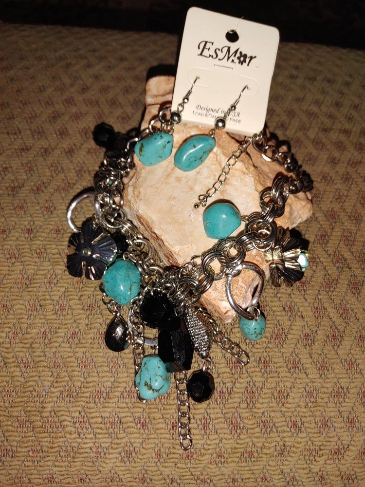 Es mar Turquoise (Faux) In Silver Necklace