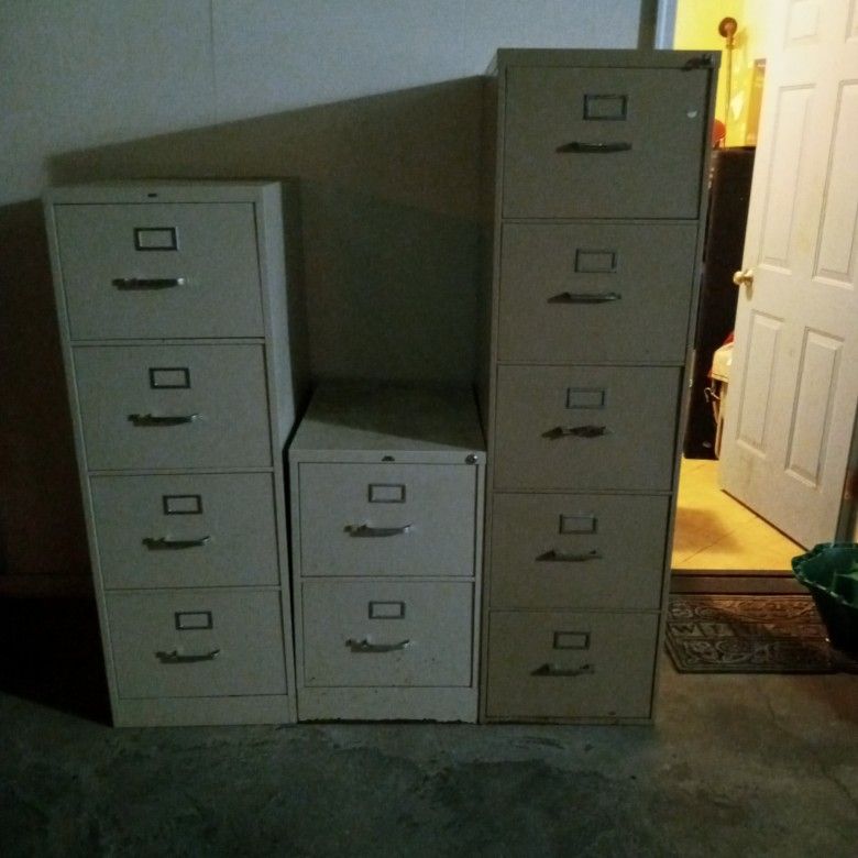 Several Different Sized File Cabinets. Make Offers