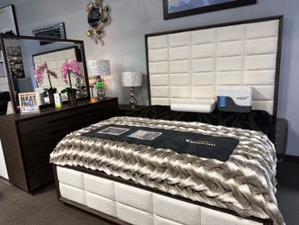 Solid wood bedroom set! $2599 🧡📦🔥