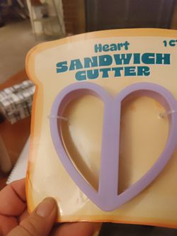 NEW HEART 💜 SANDWICH CUTTERS  $2 FOR ALL 4,  PICK ⛏️ Up ONLY