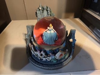 Disney Cinderella snow globe