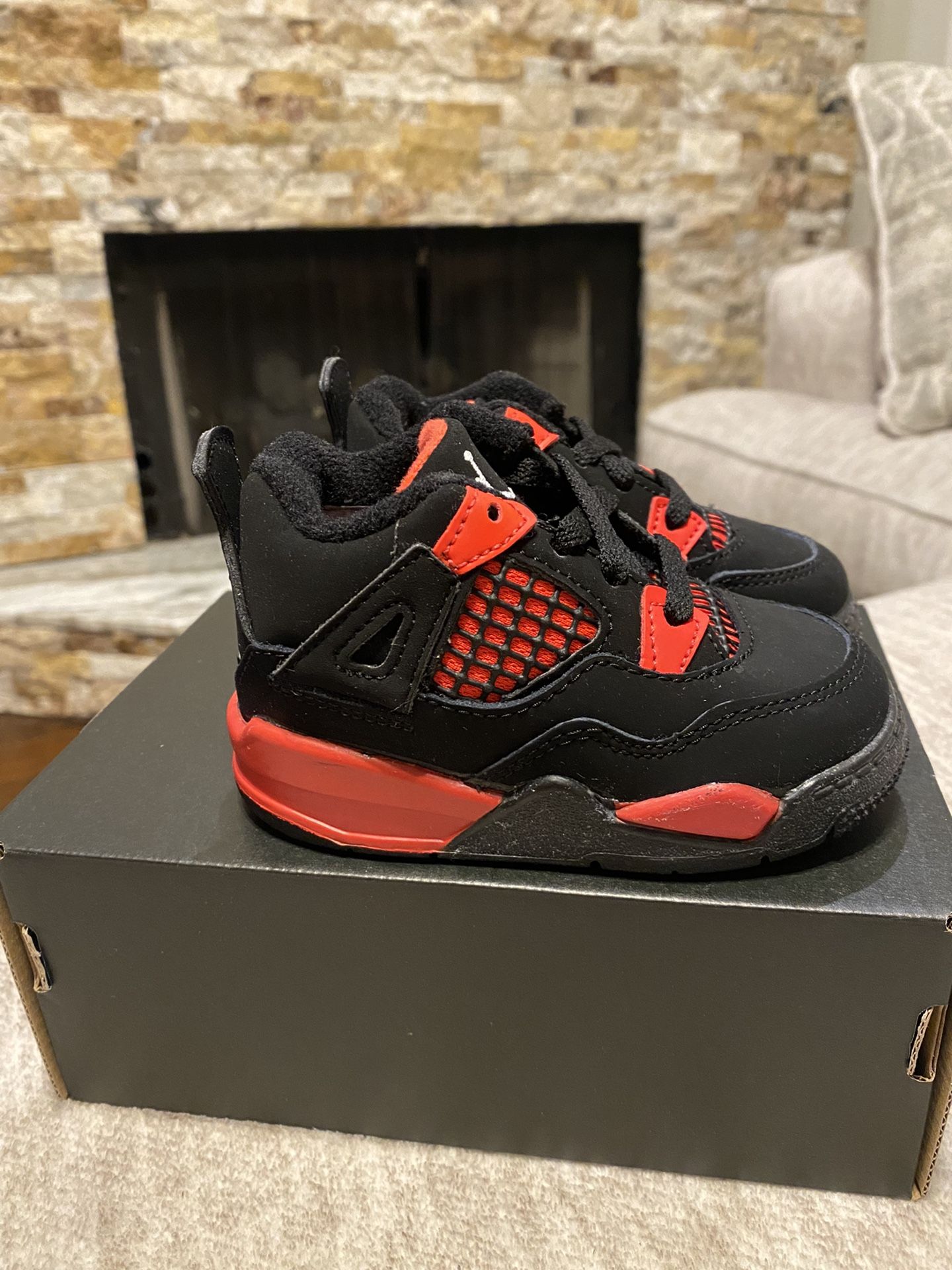 Air Jordan 4 Retro “Red Thunder” for Sale in Katy, TX - OfferUp