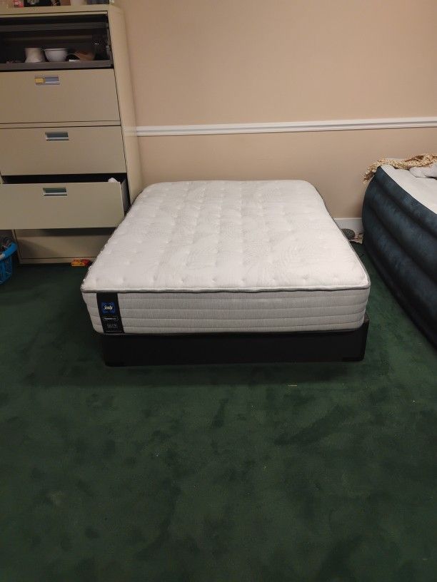 Full Size Sealy Mattress And Box Spring 